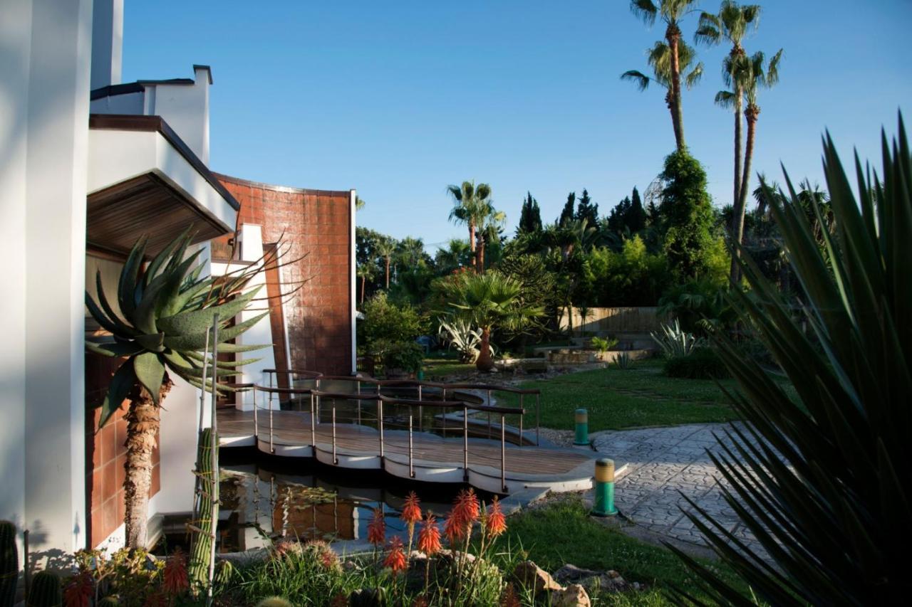 Paradise Suite Latina Exterior foto