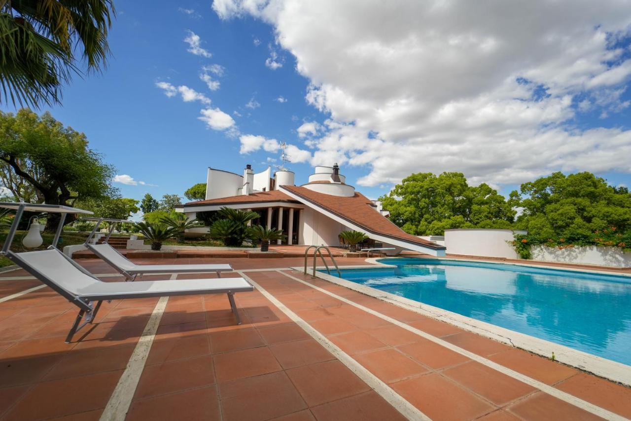 Paradise Suite Latina Exterior foto