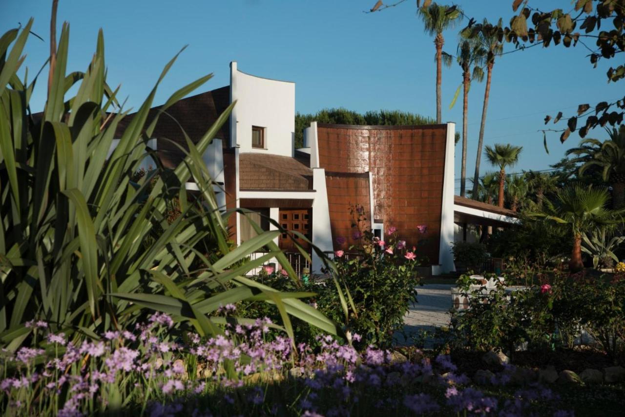 Paradise Suite Latina Exterior foto