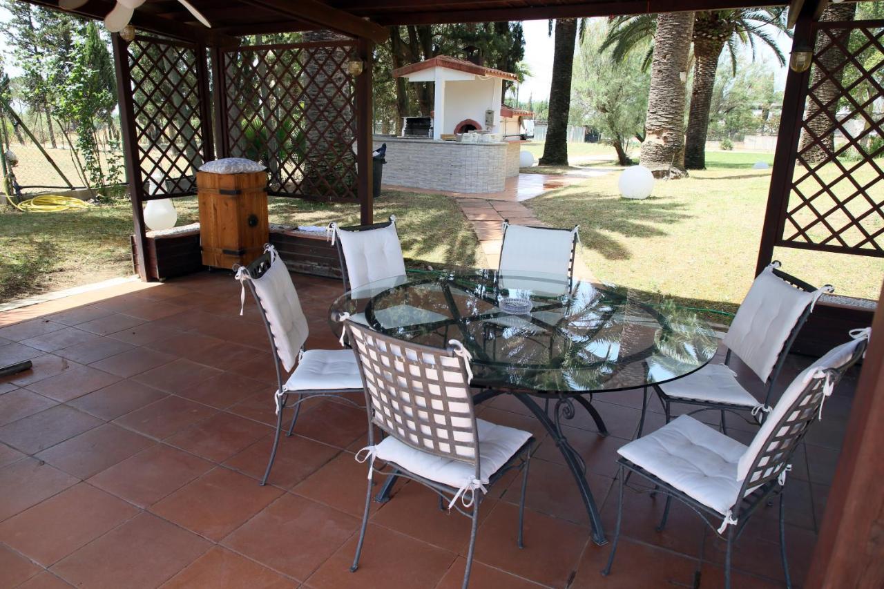 Paradise Suite Latina Exterior foto