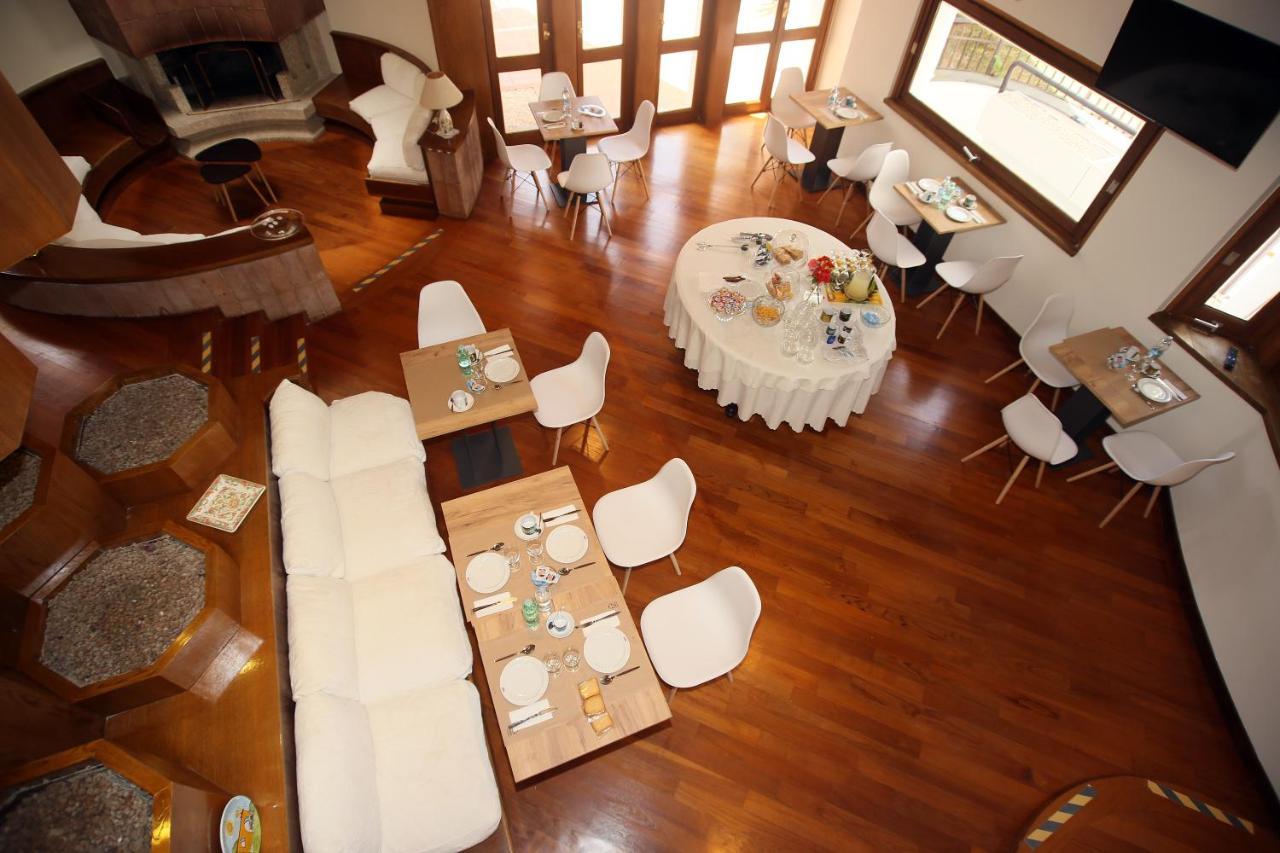 Paradise Suite Latina Exterior foto