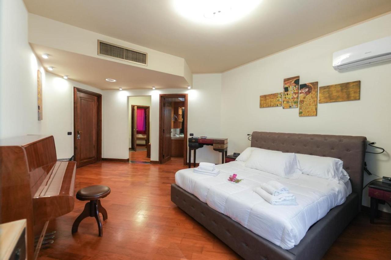 Paradise Suite Latina Exterior foto