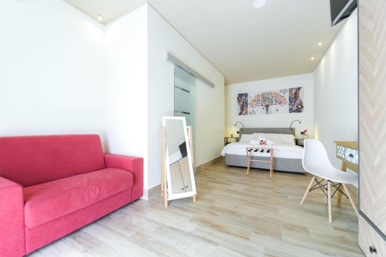 Paradise Suite Latina Exterior foto