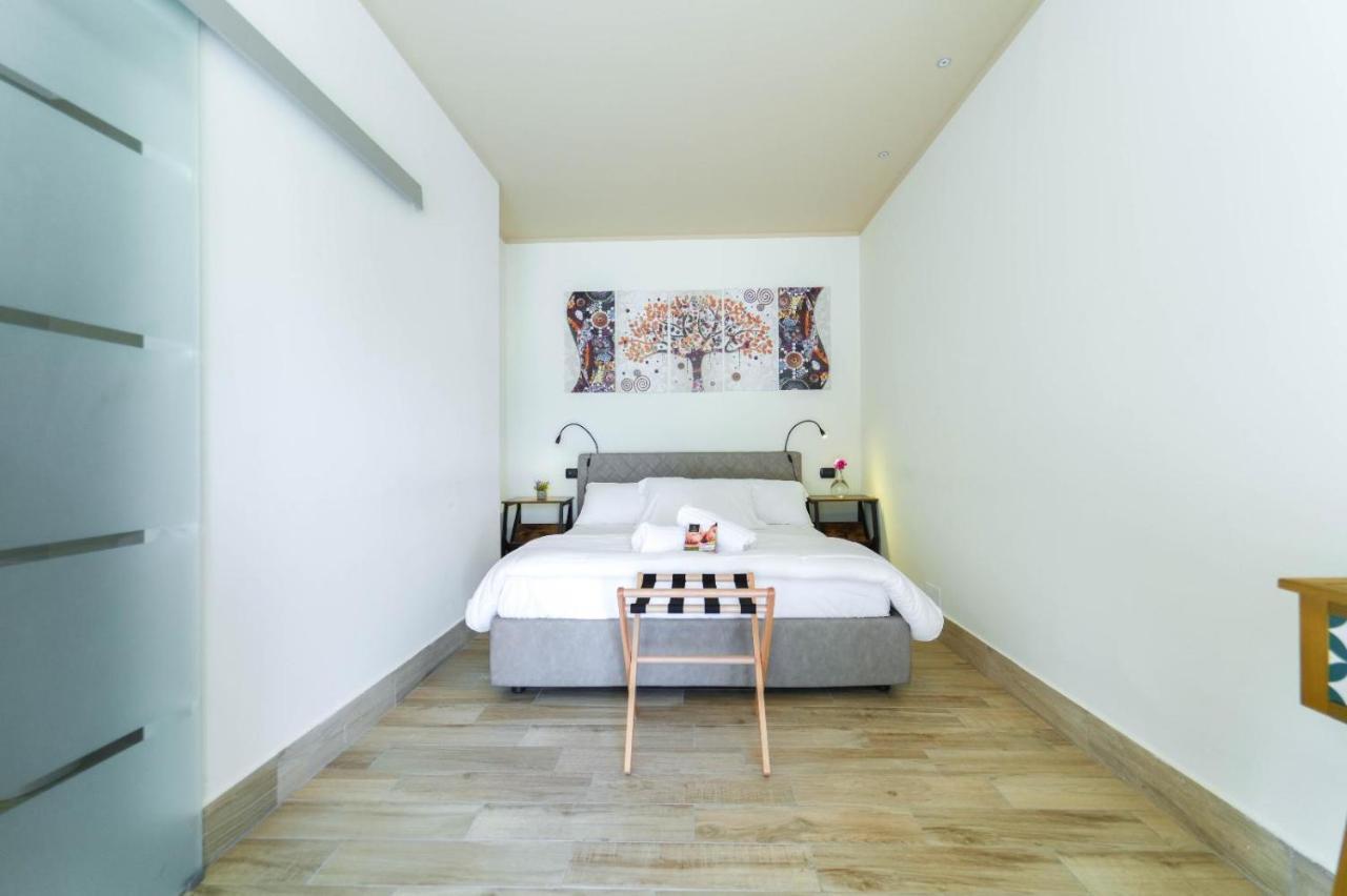 Paradise Suite Latina Exterior foto