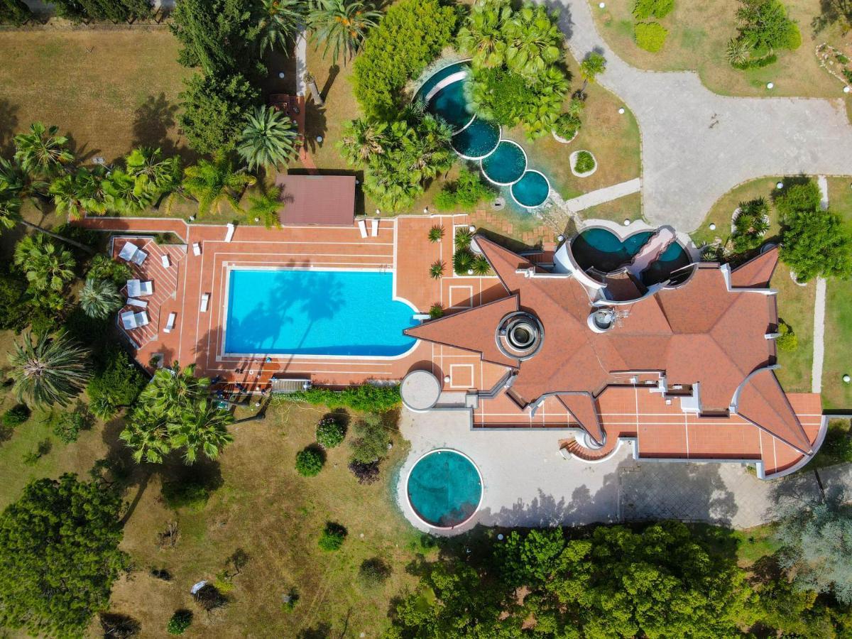 Paradise Suite Latina Exterior foto